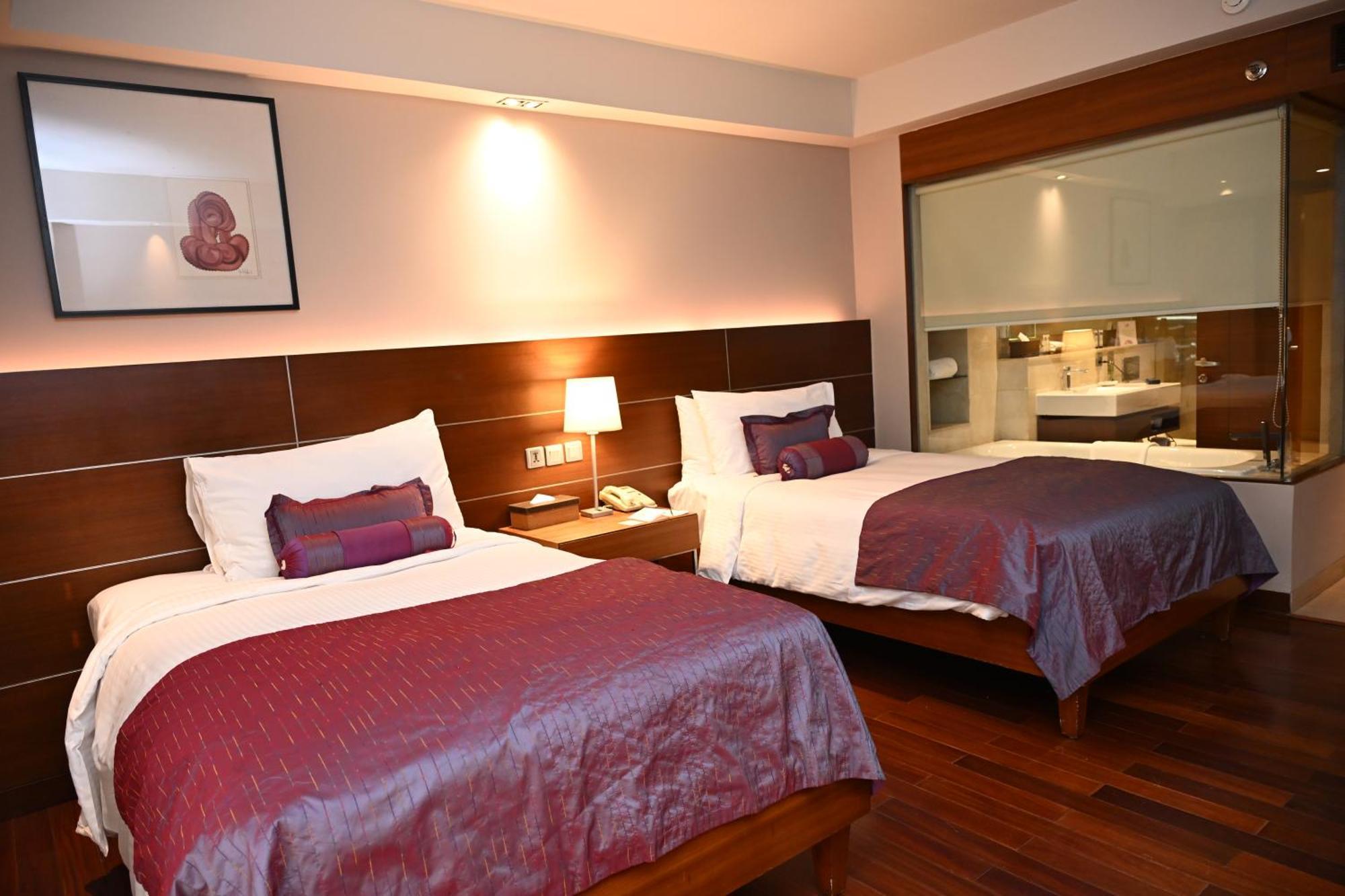 Executive Club Twin Room on Food & soft beverages Laundry & Spa,1566984311:JPEG