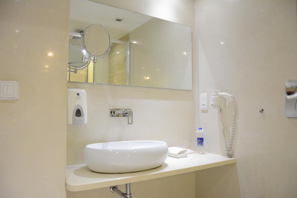 Premier King Room Window & Airport Pick-up