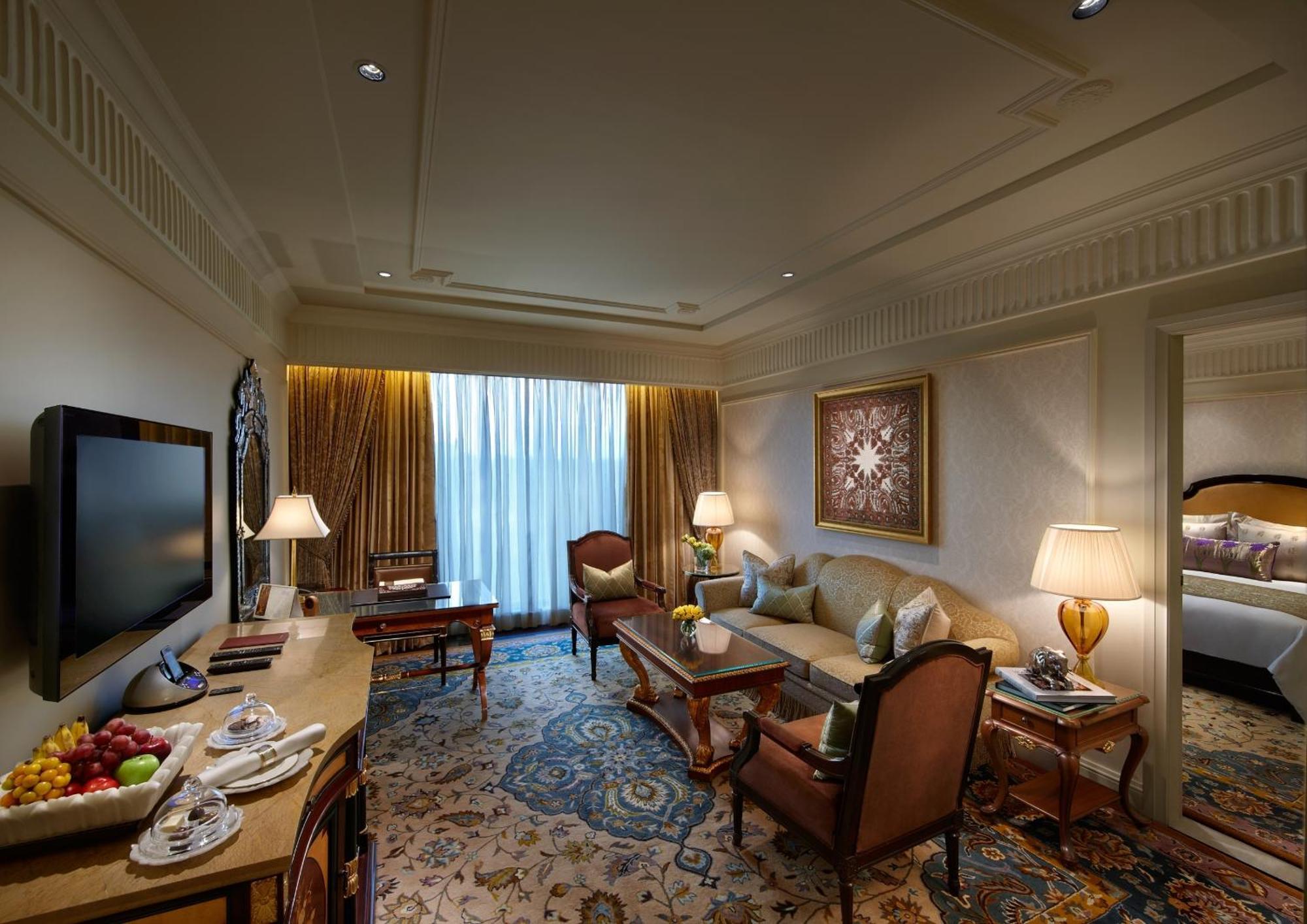 Grand Suite with Pool, Lounge Access with Cocktail hrs and BMW Airport Transfers,943915216:JPEG