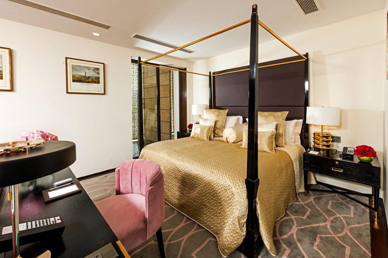 Sultan Suite – mit Happy Hour in der Safari Lounge von 17:00 bis 19:00 Uhr, beim Kauf von 1 Getränk erhalten Sie ein weiteres Getränk kostenlos (Spirituosen), sowie Spa-Guthaben in Höhe von 1200 INR pro Buchung