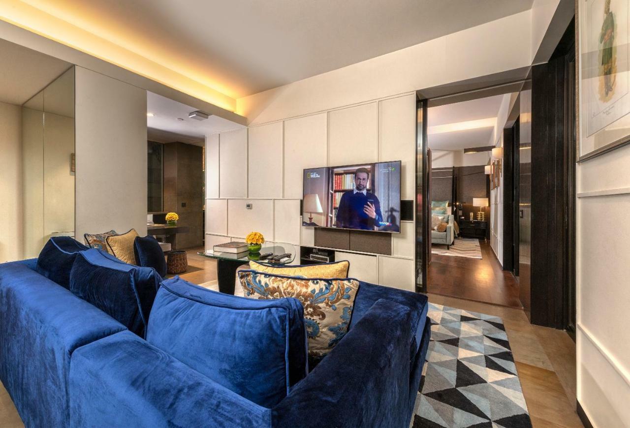 Lodhi Signature Suite – mit Happy Hour in der Safari Lounge von 17:00 bis 19:00 Uhr, beim Kauf von 1 Getränk erhalten Sie ein weiteres Getränk kostenlos (Spirituosen), sowie Spa-Guthaben in Höhe von 1200 INR pro Buchung