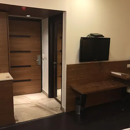 Hotel Ivory 32-3